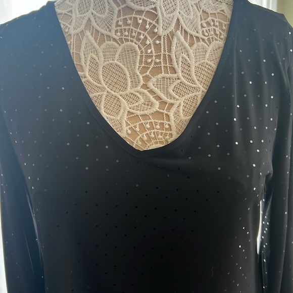 Beautiful tunic, cold shoulder, was subtle sparkle - Picture 2 of 4